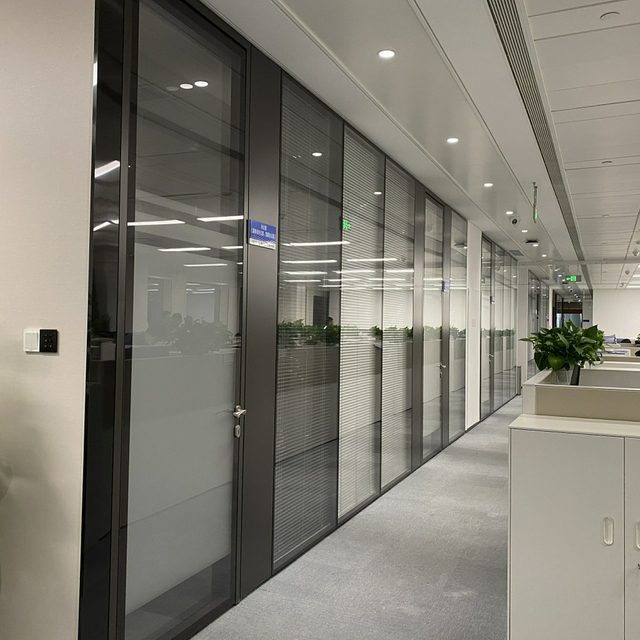 Single Layer Minimalist Design Workspace Divider Soundproof Transparent Wall Office Workstation Half Glass Partitions