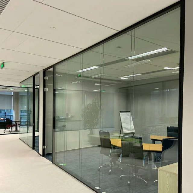 Luxury Double-Layered Panoramic Tempered Glass Partition Walls Office Wall for Executive Suite,Fireproof Glass Partition