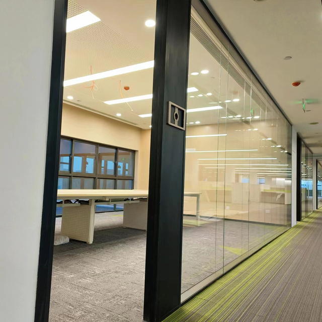Panoramic View Modern Workspace Division System High Performance Tempered Double Glass Office Partition