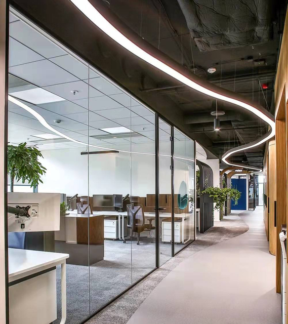 Innovative Glazed Glass Partition With Aluminum Frame for Soundproof Office Meeting Room